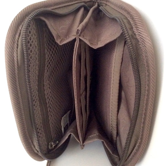 REI Crossbody Wallet 5.5”x 6.5”x 1” - Picture 6 of 9